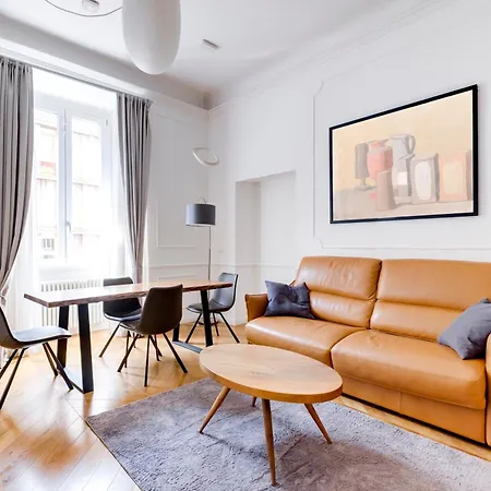 Lejlighed Stunning 1br, 2bath In The Heart Of 6c