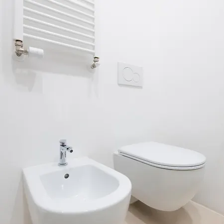 Stunning 1br, 2bath In The Heart Of 6c Apartman Róma