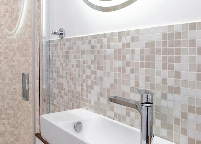 Stunning 1br, 2bath In The Heart Of 6c