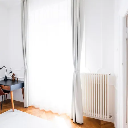Stunning 1br, 2bath In The Heart Of 6c Apartment *