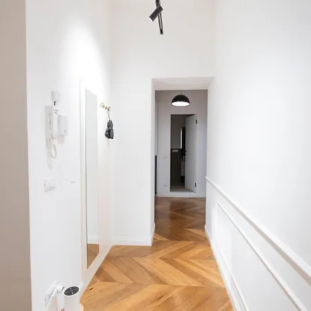 Stunning 1br, 2bath In The Heart Of 6c Apartment Rome