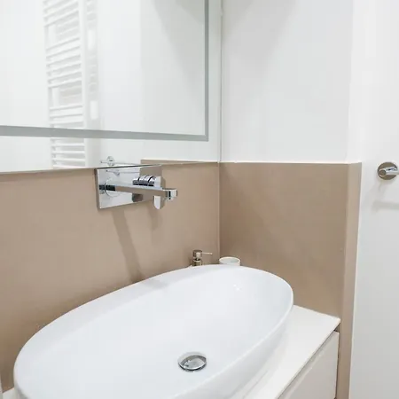 Apartment Stunning 1br, 2bath In The Heart Of 6c Rome